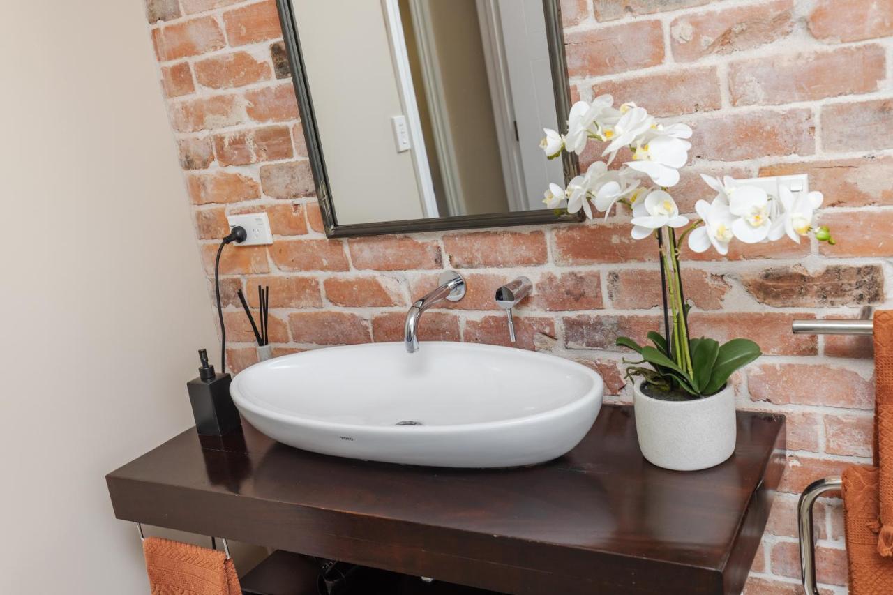 Sweet Magnolia 1 Or 2 Bedroom Suite St Kilda Cambridge With Complimentary Continental Breakfast المظهر الخارجي الصورة