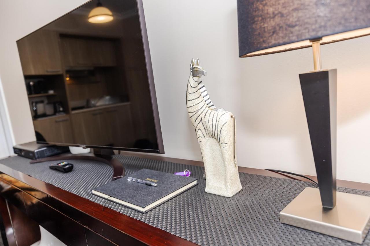 Sweet Magnolia 1 Or 2 Bedroom Suite St Kilda Cambridge With Complimentary Continental Breakfast المظهر الخارجي الصورة